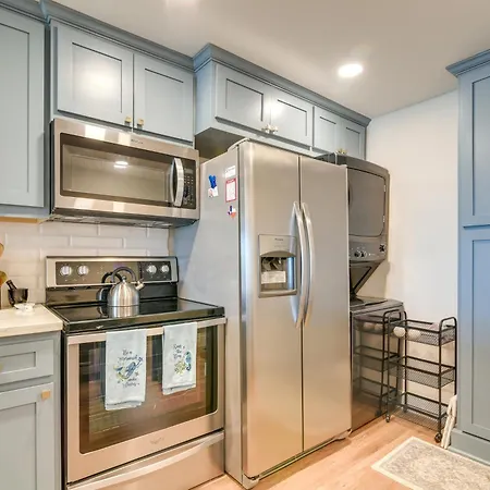 Galveston Beachfront Condo Balcony And Pool Access!